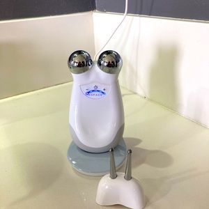 Nuface trinity with ELE attachment.